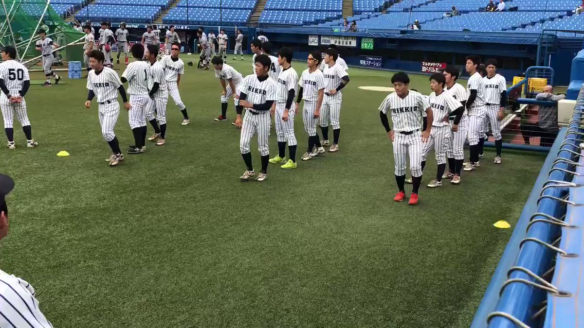 【本日の試合】11:00試合開始対慶應義塾大学第三回戦先攻三塁側 現在グラウンドではアップを行なっています!本日は絶対に 【本日の試合】11:00試合開始対慶應義塾大学第三回戦先攻三塁側 現在グラウンドではアップを行なっています!本日は絶対に