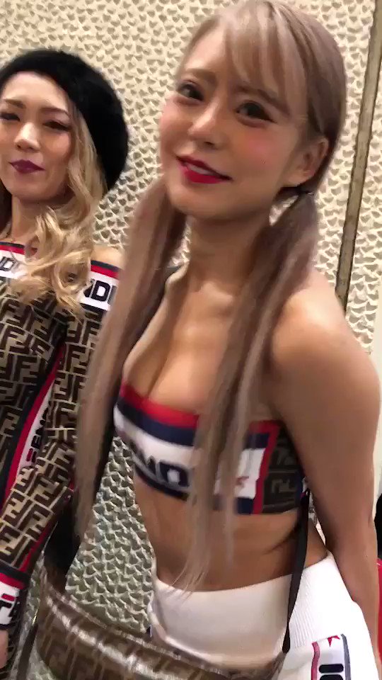 撮影の裏側。動画の方がかわいいって凄い。るなしゃん、クロエぴーさん。#fendi #fendimania #fendib 撮影の裏側。動画の方がかわいいって凄い。るなしゃん、クロエぴーさん。#fendi #fendimania #fendib