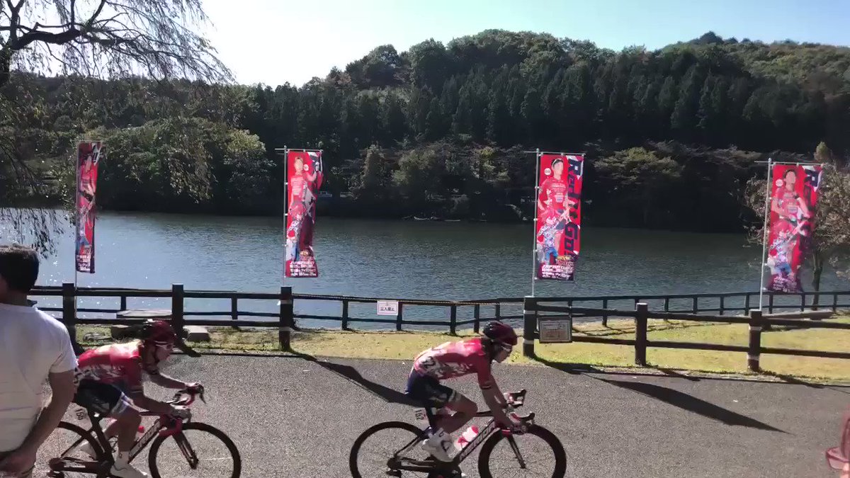 今日、今まさにジャパンカップ2018の熱いレースが展開しています。コースには、「弱虫ペダル」の鳴子章吉が描かれた宇都宮ブ 今日、今まさにジャパンカップ2018の熱いレースが展開しています。コースには、「弱虫ペダル」の鳴子章吉が描かれた宇都宮ブ
