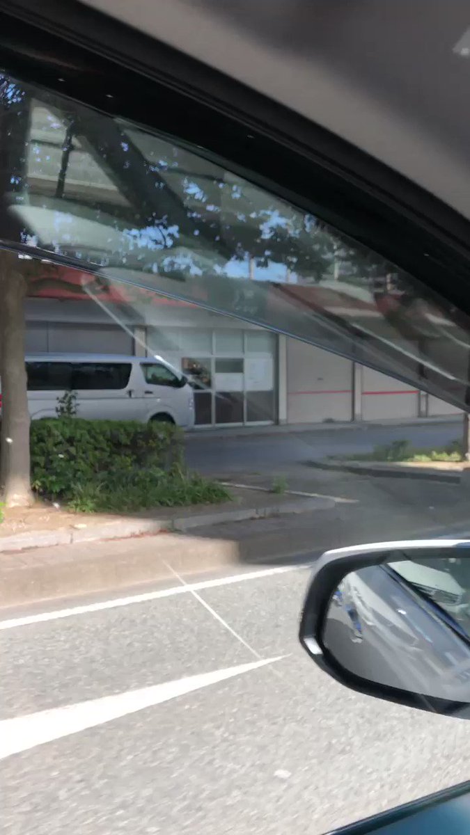 到着して言い訳。車が混んでたと。そしてその道を通ると、さっきまで混んでたと、笑嘘に嘘を重ねる男。それが #博多のマツさん 到着して言い訳。車が混んでたと。そしてその道を通ると、さっきまで混んでたと、笑嘘に嘘を重ねる男。それが #博多のマツさん
