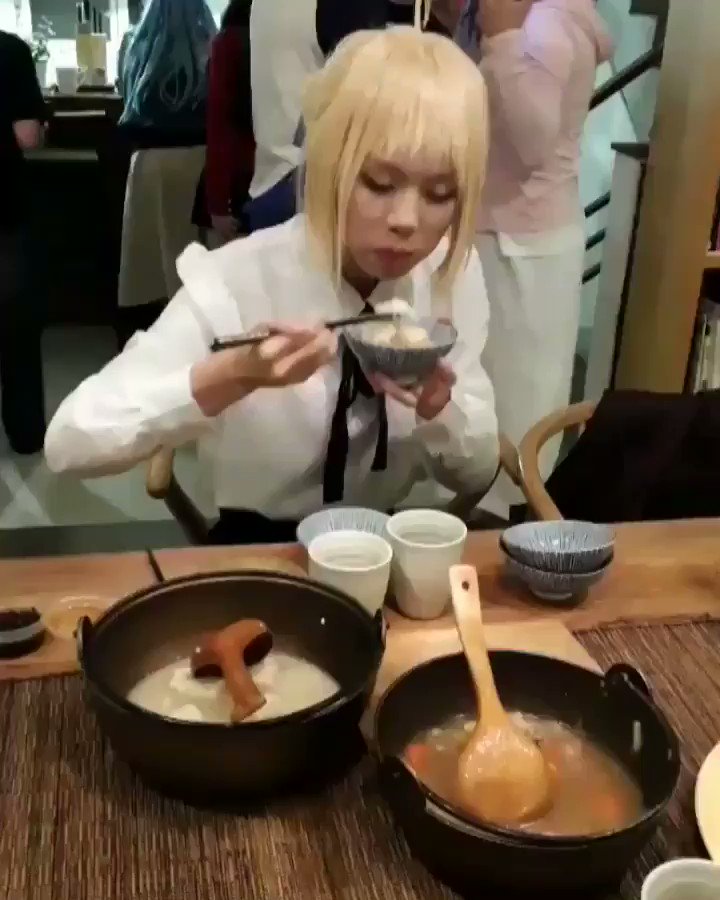 衛宮さんちの今日のごはん大食いセイバー参上!顔ブサイ😂😂😂#emiyasanchinokyounogohan #cosp 衛宮さんちの今日のごはん大食いセイバー参上!顔ブサイ😂😂😂#emiyasanchinokyounogohan #cosp