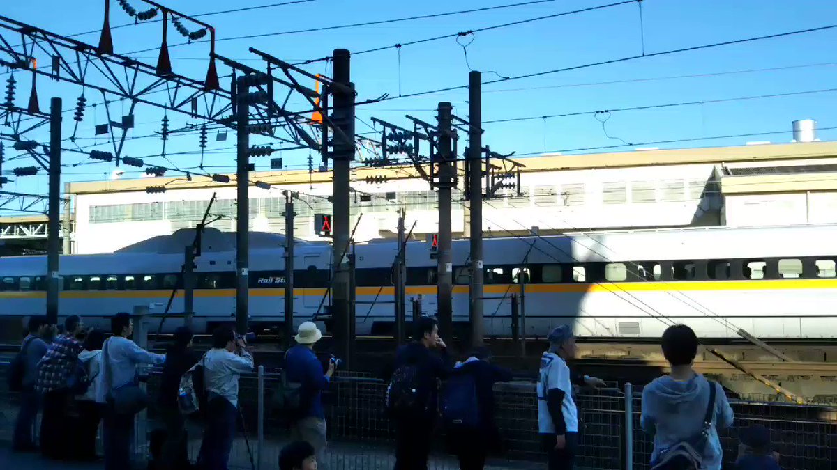 進化理論が流れ、ひかりレールスターが入場新幹線車両基地にシンカリオンは興奮する! 進化理論が流れ、ひかりレールスターが入場新幹線車両基地にシンカリオンは興奮する!