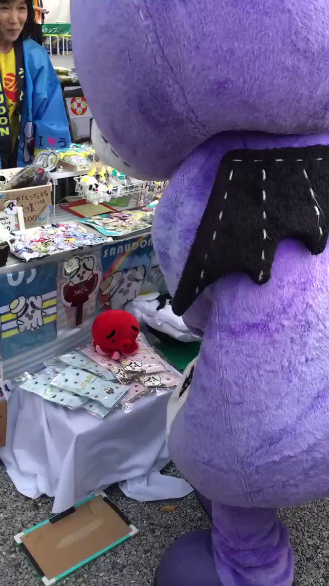 #ご当地キャラ博in彦根 😊亞熊様、うどんの国で🐙たこべぇをモグモグ( ´艸`)#アックマ様 #ご当地キャラ博in彦根 😊亞熊様、うどんの国で🐙たこべぇをモグモグ( ´艸`)#アックマ様