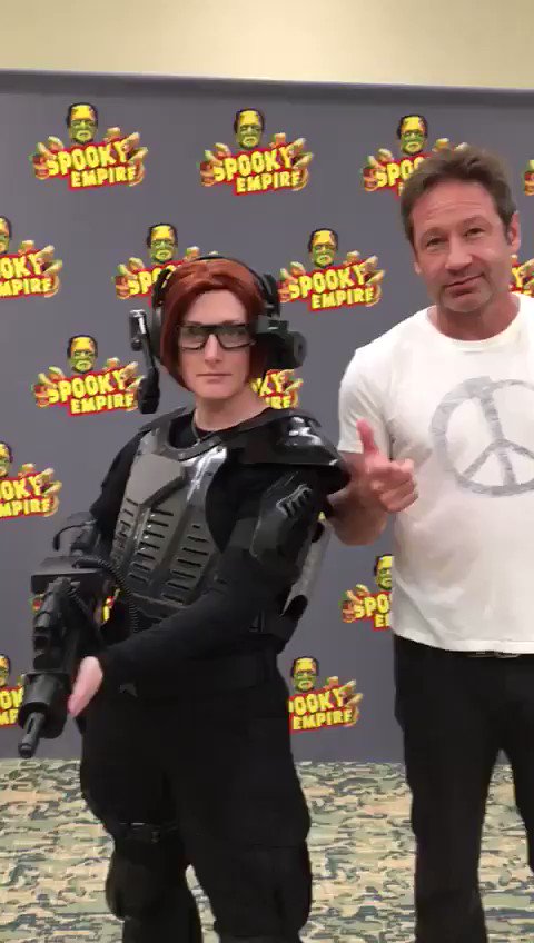 Photo op trivia with @davidduchovny @SpookyEmpire https://t.co/My2lL0UMhz