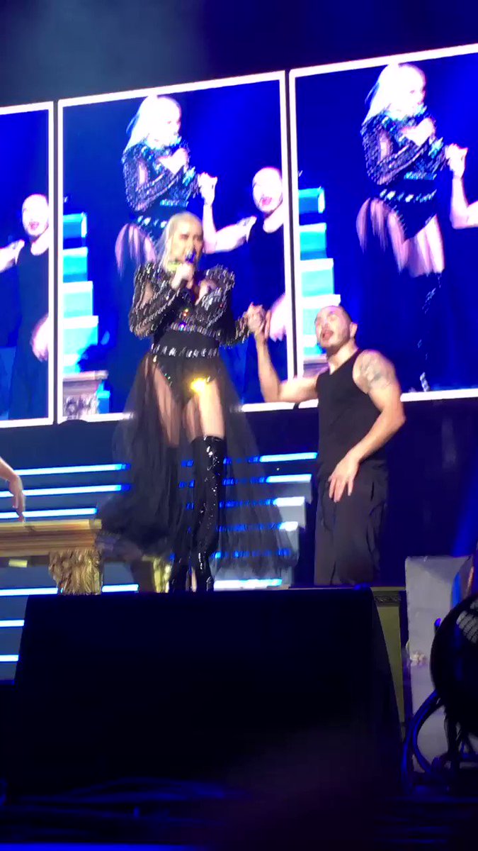 RT @_sodamnbionic: Was fucking SNATCHED by this outfit!! She’s so gorgeous ???????????? #liberationtour https://t.co/oBHDXsRmHK