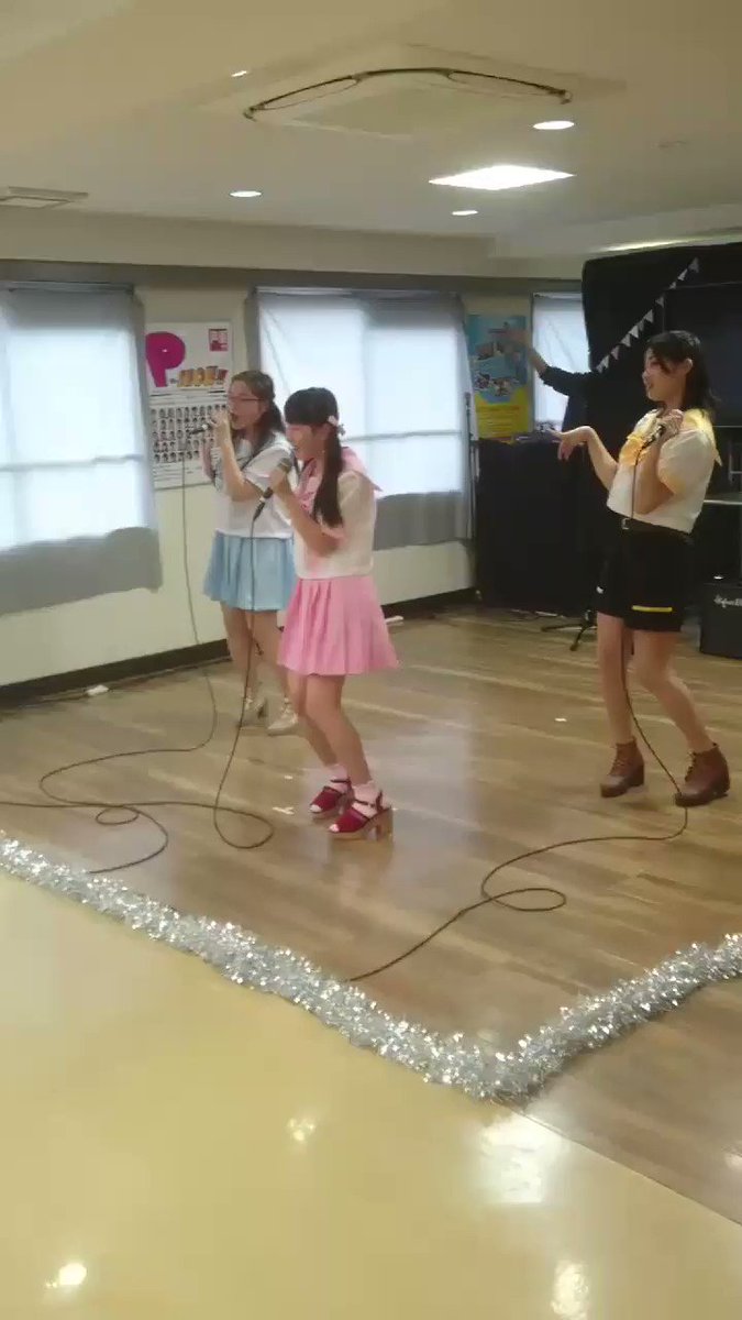 今日の学祭でアニソンのライブやってたので見てきた😃他にも幾つかアニソンが出てきて凄い盛り上がったし楽しかった😆#ブレンド 今日の学祭でアニソンのライブやってたので見てきた😃他にも幾つかアニソンが出てきて凄い盛り上がったし楽しかった😆#ブレンド