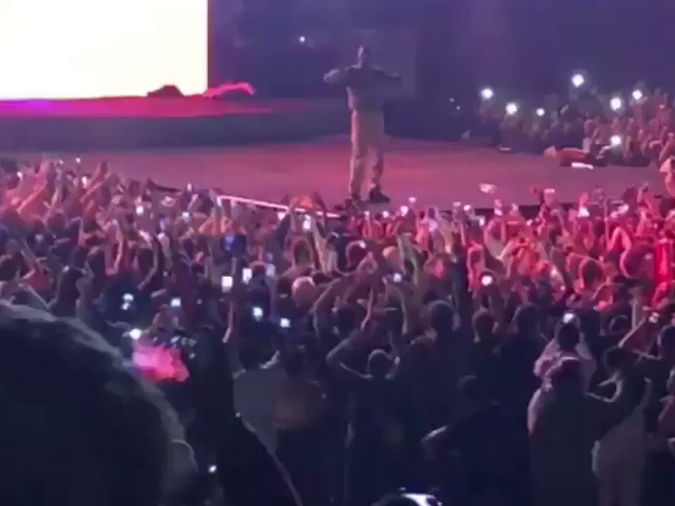 RT @FTPflame: Sheck Wes performing Mo Bamba at the 1st #ASTROWORLDTour show in Baltimore ???? @sheckwes https://t.co/sAHNfM0wkw
