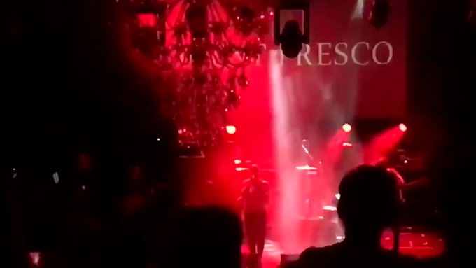 Gamla bioでのAgent Fresco。2階から。激しいのは知ってたけど、激しい…そして美声。ずっとライトがチカ Gamla bioでのAgent Fresco。2階から。激しいのは知ってたけど、激しい…そして美声。ずっとライトがチカ