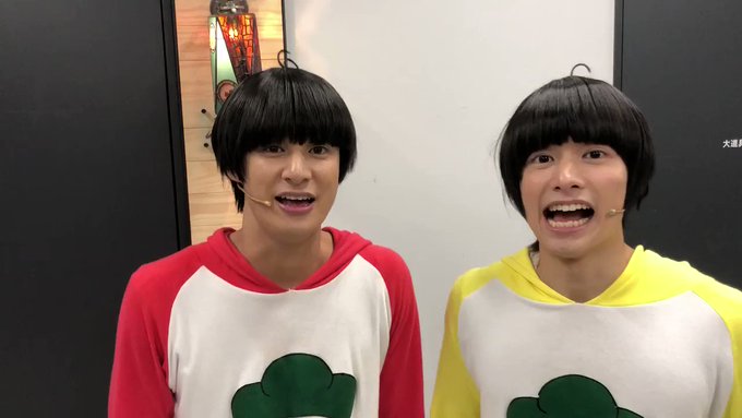 喜劇「おそ松さん」、2日目の公演が終わりました!終演後に、おそ松役の高崎さんと、十四松役の小澤さんにトレーディング缶バッ 喜劇「おそ松さん」、2日目の公演が終わりました!終演後に、おそ松役の高崎さんと、十四松役の小澤さんにトレーディング缶バッ