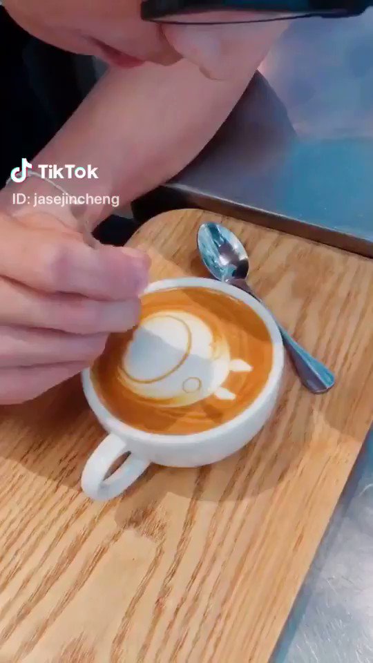 おはようございます☀️かわいいトトロのラテアートにほんわか😍🍀 お休みの方も、お仕事の方も、充実した日曜日をお過ごしくだ おはようございます☀️かわいいトトロのラテアートにほんわか😍🍀 お休みの方も、お仕事の方も、充実した日曜日をお過ごしくだ