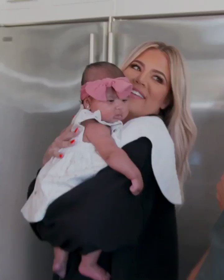 RT @KrisJenner: When Scott met Baby True for the first time ???? #tonight #KUWTK https://t.co/dQIjo3ERHT