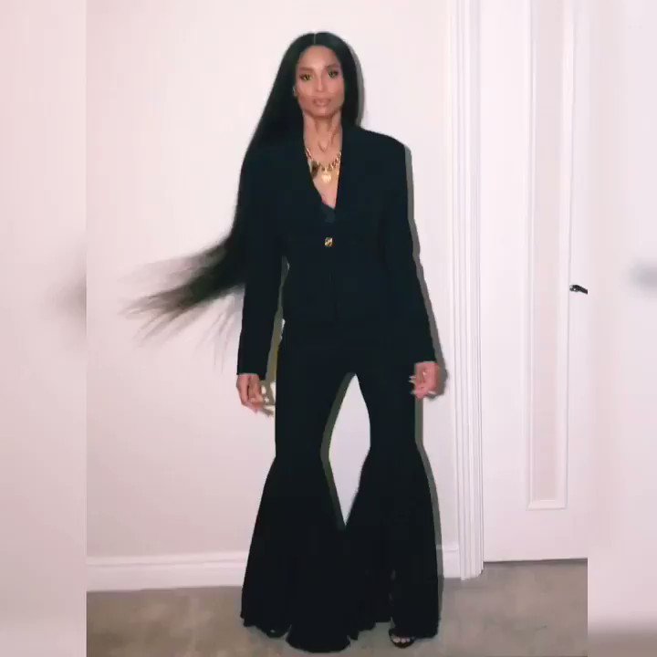 Yah! Versace All Over My Body ???? Headed to the #Versace Fashion Show. #NY https://t.co/xnkl2PsO02