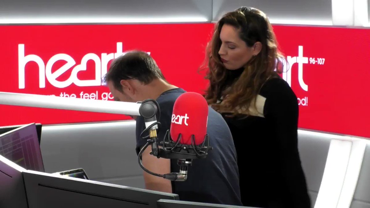 RT @thisisheart: We all have that one distracting colleague… isn’t that right @jkjasonking? ???????? @IAMKELLYBROOK https://t.co/kM8FpbbRBl
