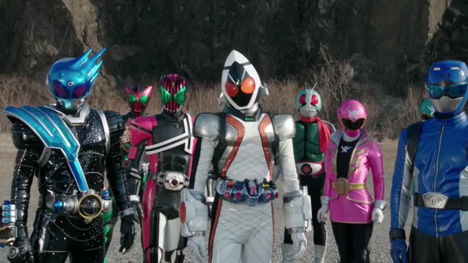 アベンジャーズ4の予告編が解禁されて盛り上がってますが、ここでライダー50人と戦隊173人、怪人97人と戦闘員165人、 アベンジャーズ4の予告編が解禁されて盛り上がってますが、ここでライダー50人と戦隊173人、怪人97人と戦闘員165人、