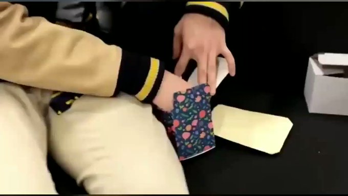「うわぁあ…!たまごっちだ!!」 「うわぁあ…!たまごっちだ!!」