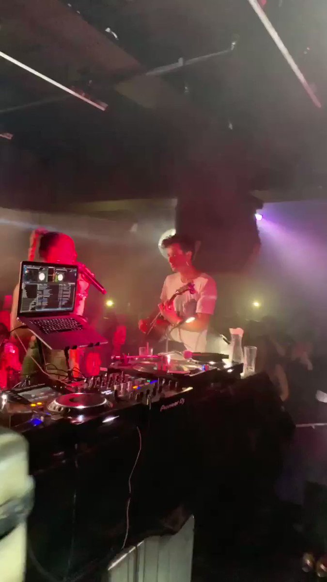 Impromptu/1st acoustic performance of Nothing Breaks Like A Heart with @MarkRonson at Club Heartbreak ???? https://t.co/UV0eN5oOtP