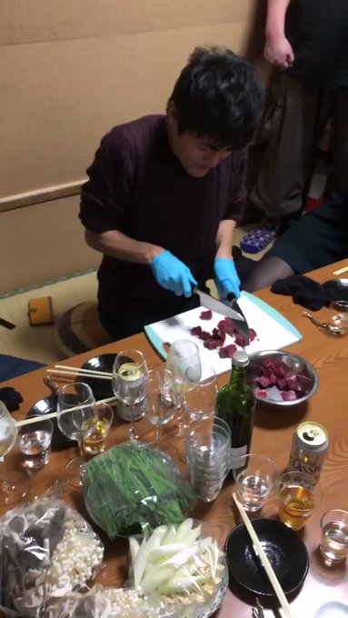 ゴールデンカムイ、不死身の杉元役の小林親弘さんによるリアル・チタタプ!お肉は猪肉でして、チタタプされたお肉は丸めてミニハ ゴールデンカムイ、不死身の杉元役の小林親弘さんによるリアル・チタタプ!お肉は猪肉でして、チタタプされたお肉は丸めてミニハ