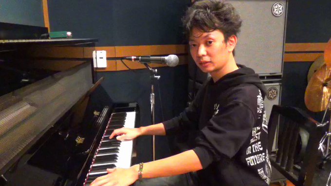 昨日インスタにあげた動画。こち亀の葛飾ラプソディーを轢いてみたをい、少しは俺のミュージシャンっぽいところを見れ!! 昨日インスタにあげた動画。こち亀の葛飾ラプソディーを轢いてみたをい、少しは俺のミュージシャンっぽいところを見れ!!