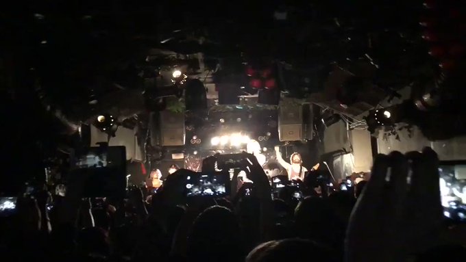 一番後ろで見てた上に照明の正面なのと手ぶれと体の揺れでどうにもならん動画クオリティ!!!でもメジャーで!!曲をフル撮影さ 一番後ろで見てた上に照明の正面なのと手ぶれと体の揺れでどうにもならん動画クオリティ!!!でもメジャーで!!曲をフル撮影さ