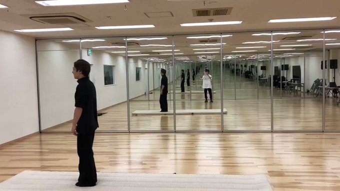 今日はバク宙動画!サンリオ男子本番中の練習動画です!公演本番になるといつも緊張で低くなる😂けど16公演失敗なく出来て良か 今日はバク宙動画!サンリオ男子本番中の練習動画です!公演本番になるといつも緊張で低くなる😂けど16公演失敗なく出来て良か