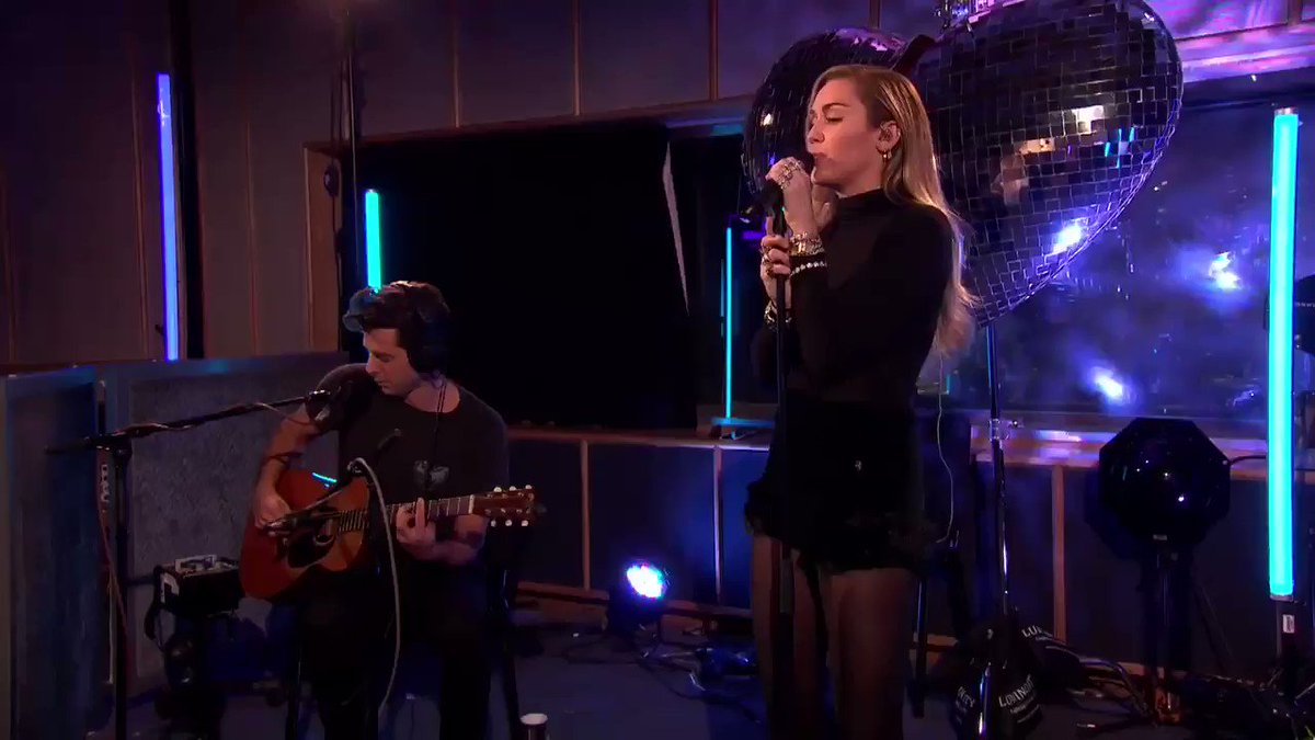 NBLAH with @MarkRonson for @BBCR1 Live Lounge ❤️ https://t.co/LyBPkbbASz