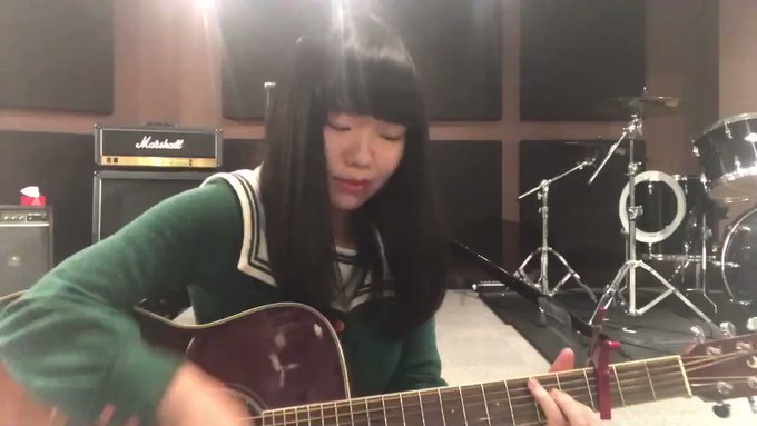 にゃんぞぬデシの『泣く子も笑う』という曲を歌いました。初めて担当させていただいたアニメED曲は「おこしやす、ちとせちゃん にゃんぞぬデシの『泣く子も笑う』という曲を歌いました。初めて担当させていただいたアニメED曲は「おこしやす、ちとせちゃん