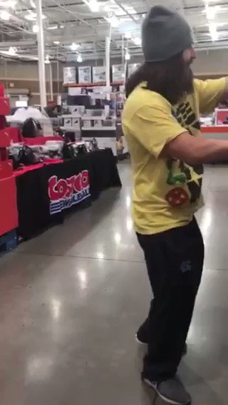 RT @FitnessFitch: @LilJon all I want for christmas! Costco dance party #ChristmasEve2018  #costco https://t.co/O1rnPrseSw