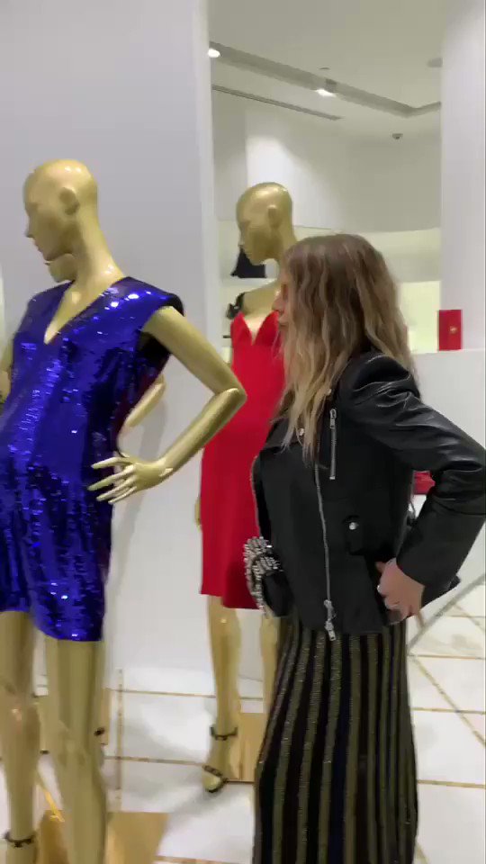 making new friends @ the Versace store https://t.co/G3NJpCr5bD