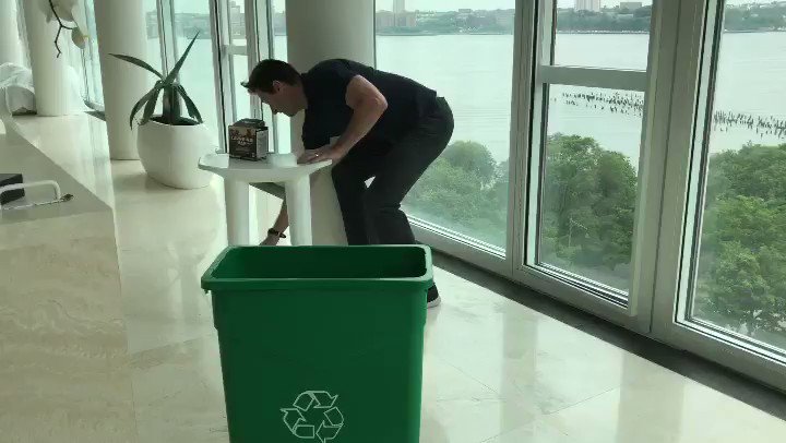 Dunk shot needs work. #Recycle @laughingmanco #MakeEveryCupCount #AllBeHappy https://t.co/oFEh4mywSz