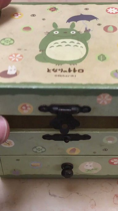 大昔に買ったトトロのオルゴールが半端なく荒ぶってらっしゃる(´・ω・`) 大昔に買ったトトロのオルゴールが半端なく荒ぶってらっしゃる(´・ω・`)