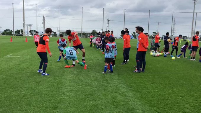 午前練習の後は、地元うるま市の子どもたちと、サッカー教室で楽しい時間を😆#ardija #大宮アルディージャ #jlea 午前練習の後は、地元うるま市の子どもたちと、サッカー教室で楽しい時間を😆#ardija #大宮アルディージャ #jlea