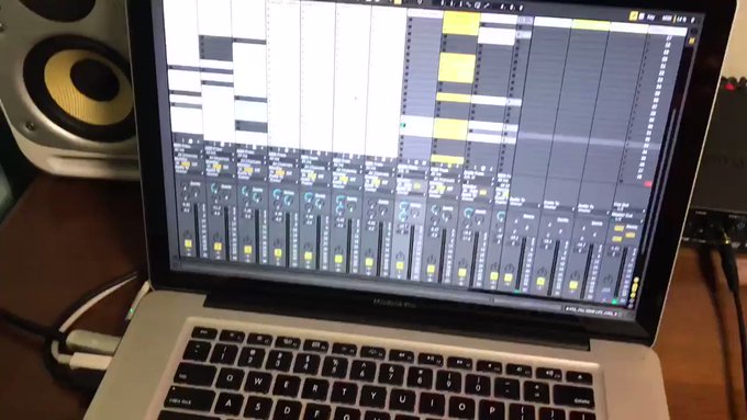 Ableton LiveとAnalog four MK2でダブテクノ。コツがようやく分かってきた。Abletonで打ち込 Ableton LiveとAnalog four MK2でダブテクノ。コツがようやく分かってきた。Abletonで打ち込
