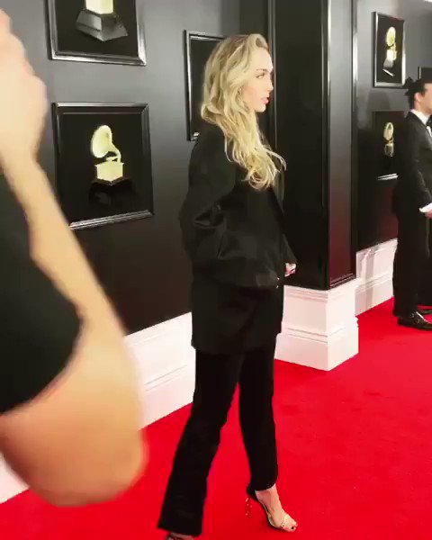 RED CARPET REALNESS ???? https://t.co/mOA4vRgzUc