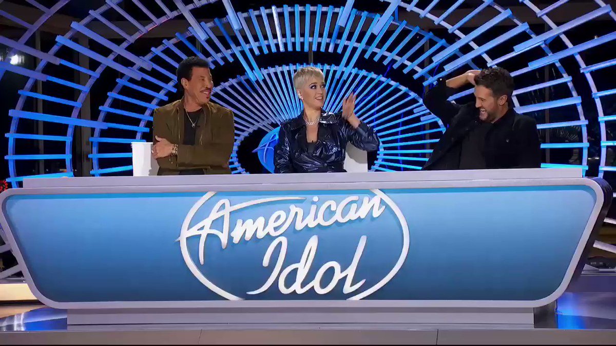 Let’s do this! #AmericanIdol https://t.co/8DpzscKG1y