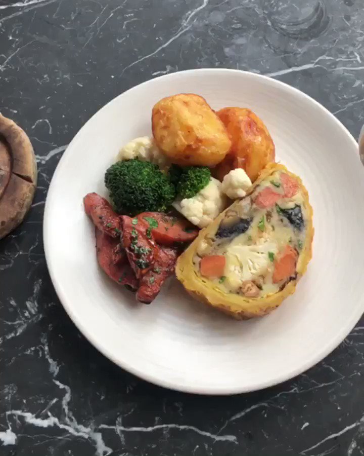 RT @GordonRamsay: It's happened....the #vegan roast has landed at @breadstkitchen ! #roastrevolution https://t.co/kNfNC3Jckb