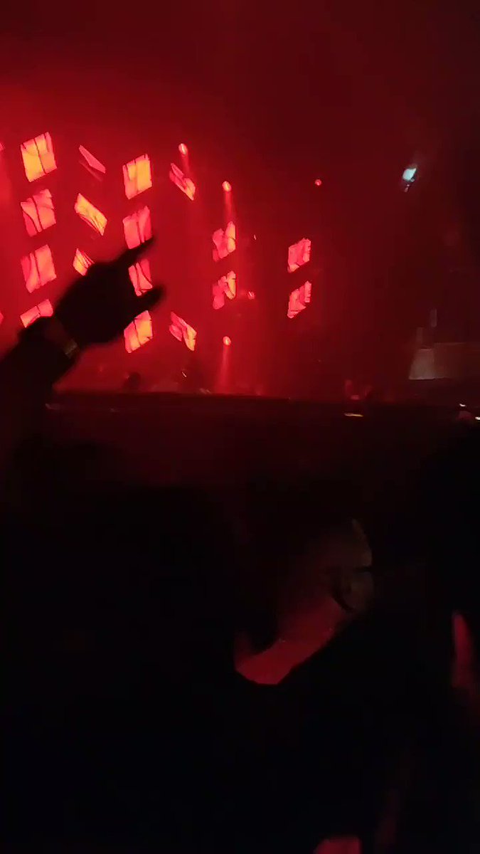 RT @t_macintuc: Saw @LilJon do a DJ set tonight at club Jewel in Vegas... BONKERS! https://t.co/psGoXmXsqK