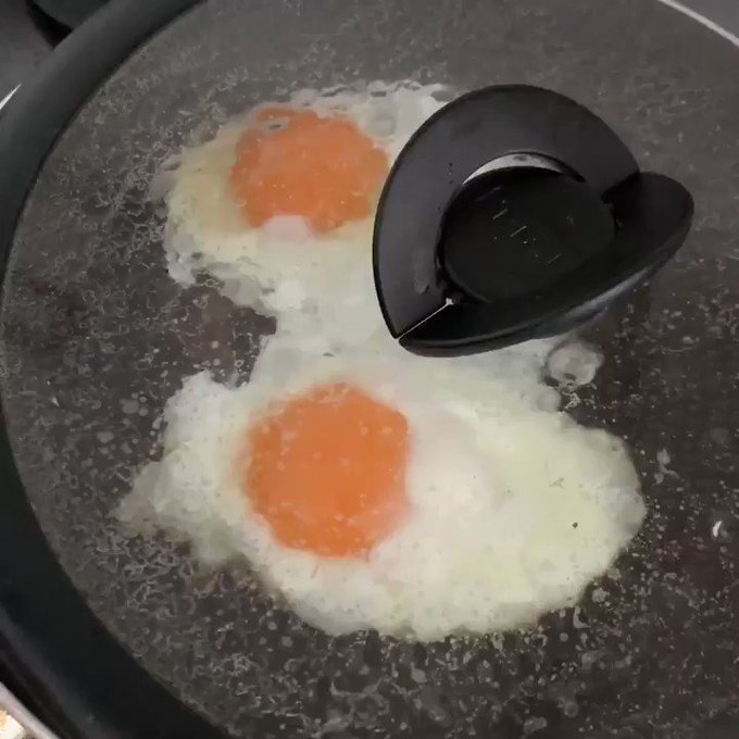 おはようございます🍳漫画「あたしンち」でこの食べ方を見てから、目玉焼きはご飯にのせてお醤油🍚#タベリー #朝ごはん #漫 おはようございます🍳漫画「あたしンち」でこの食べ方を見てから、目玉焼きはご飯にのせてお醤油🍚#タベリー #朝ごはん #漫