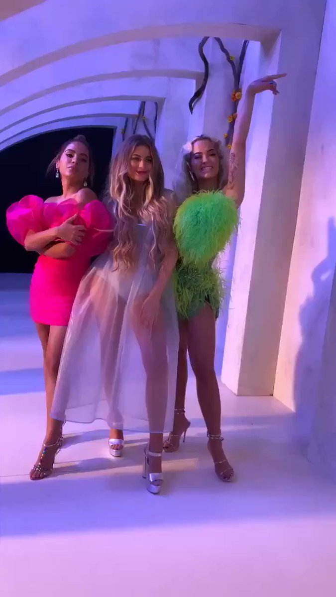 Stream #RIPtotheBS on the @Spotify GLOBAL TOP 50 playlist! ????????❤️ @SoSofiaReyes @Anitta https://t.co/7nHTdaJCCD https://t.co/xoRO1KxBDz