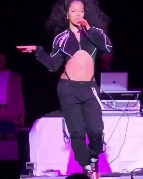 RT @defjam: If you haven’t seen @TEYANATAYLOR perform live, you’re missing out https://t.co/nLk4bh99ge