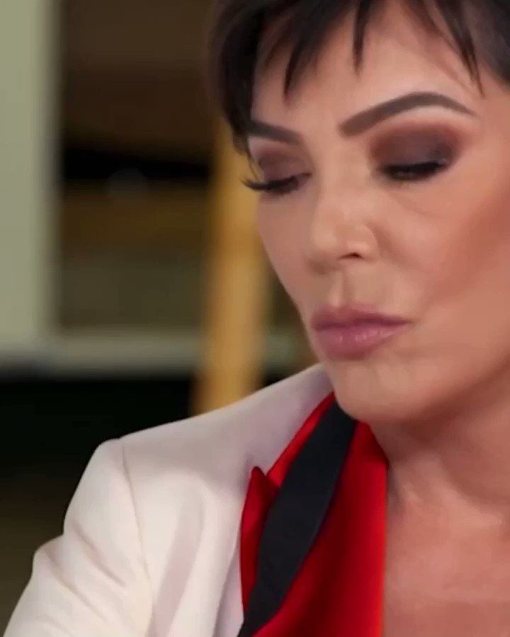 RT @KrisJenner: Art class tonight on #KUWTK ???? #tonight #Family #love https://t.co/s6TAgB6Pl4