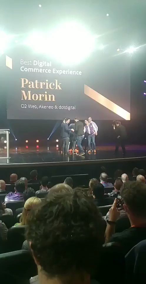 BarrettAll: This award show music has me hype. Sound ON. 🎉🎷 #MagentoImagine https://t.co/nEncP9zoy5