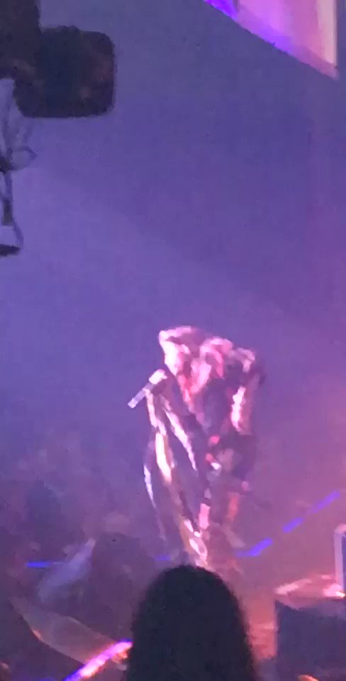 RT @fleak325: @Aerosmith He didn’t grab my phone but he did grab my beard. #AEROPHONEVID https://t.co/cYNqdf9z3M