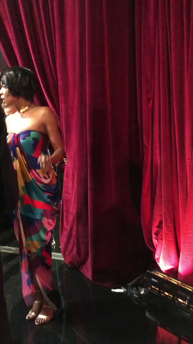 what happens during commercial break #agt ???????? https://t.co/IxGkbU4uoC
