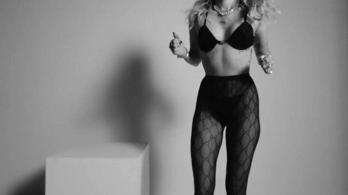 SHE IS COMING out now ! (Midnight in US) https://t.co/LGvA2dkwUI