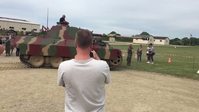 ノルマンディー上陸作戦75周年、「オーバーロード ミリタリー イベント」でソミュール戦車博物館のパンターA型とIV号戦車 ノルマンディー上陸作戦75周年、「オーバーロード ミリタリー イベント」でソミュール戦車博物館のパンターA型とIV号戦車