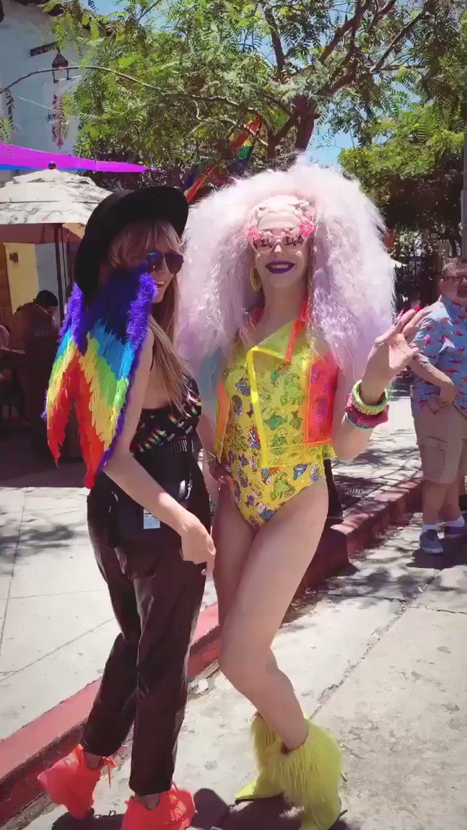 Happy Pride ???? ... with the one and only @LaganjaEstranja ❤️ https://t.co/7BfM9SoVWy