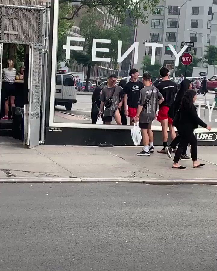 ???????????? @fentyofficial #NYC https://t.co/OrWpUvbsqF