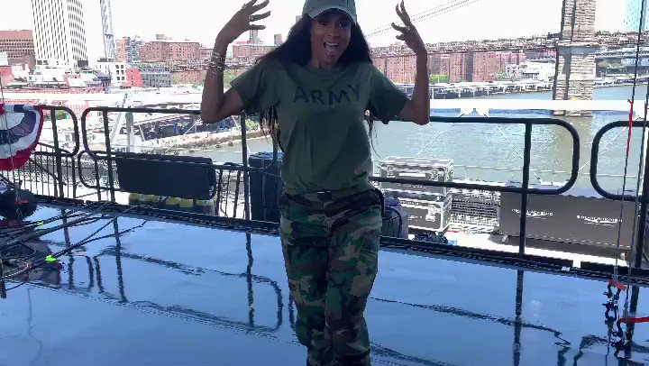 Tune Into @NBC Tonight Baby! ????????
#MacysFireworkSpectacular Ow! https://t.co/pW4RbS3Vgb