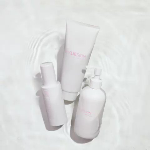 New @kylieskin available NOW! https://t.co/n1uvmPB0xY ???????????? https://t.co/hBDvXKFMZM