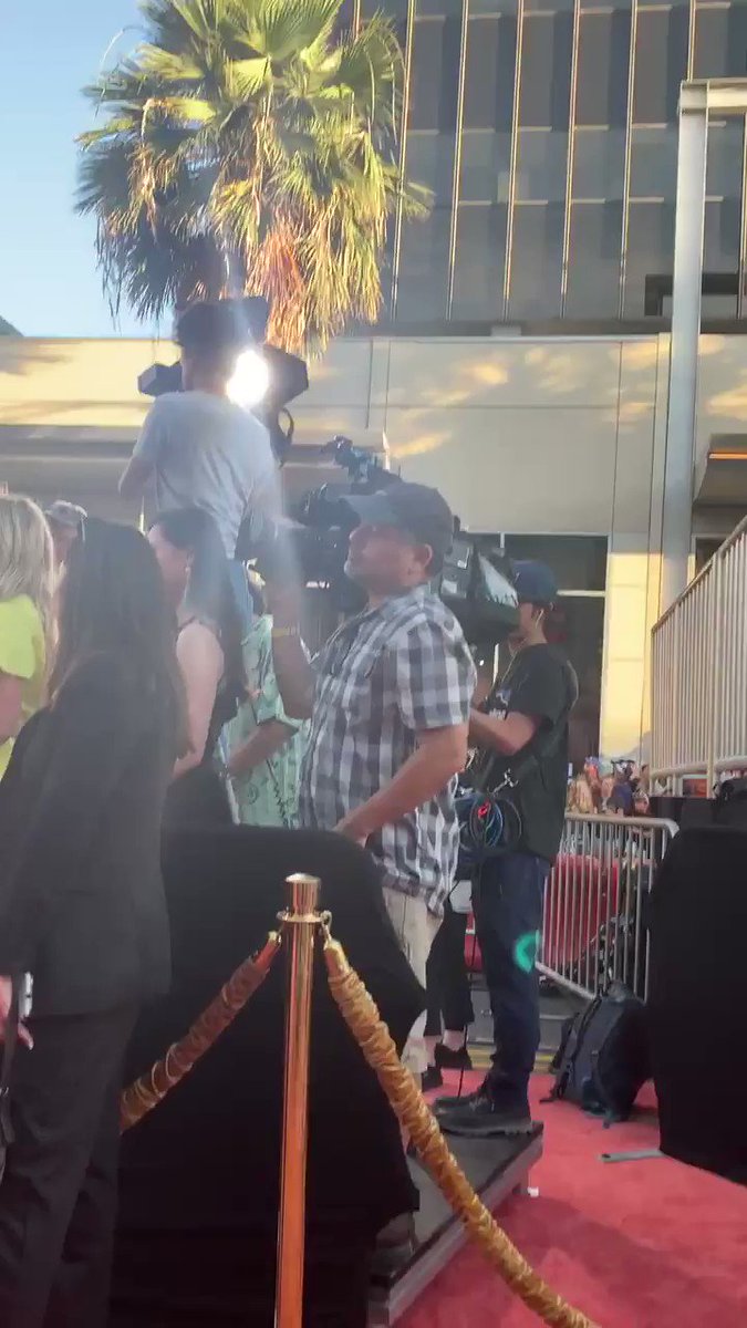 RT @askjillian: Red carpet ⁦@OnceInHollywood⁩ Just saw Brittney bitch. I think Leo or Brad has arrived. https://t.co/OV5oPDCnt2